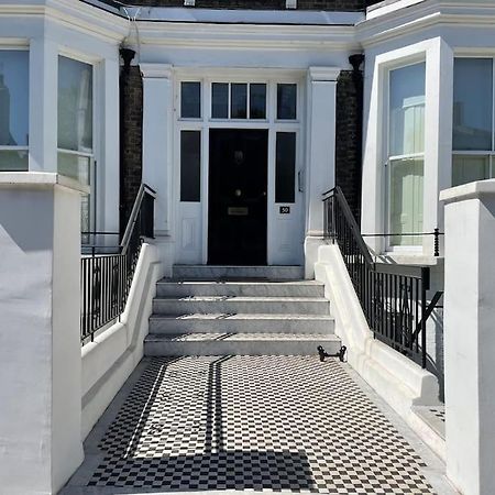 Stylish 3-Bedroom Flat In Kensington 런던 외부 사진