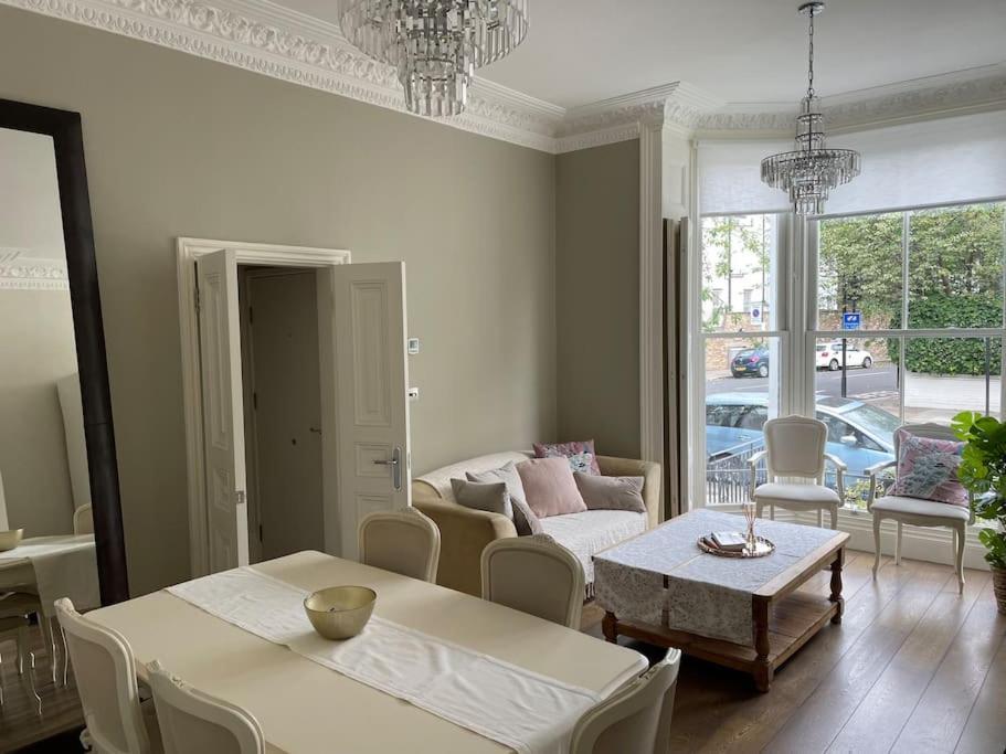 Stylish 3-Bedroom Flat In Kensington 런던 외부 사진