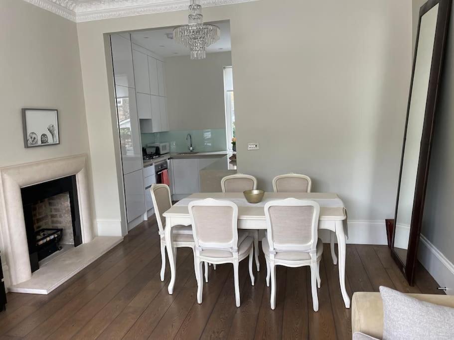 Stylish 3-Bedroom Flat In Kensington 런던 외부 사진