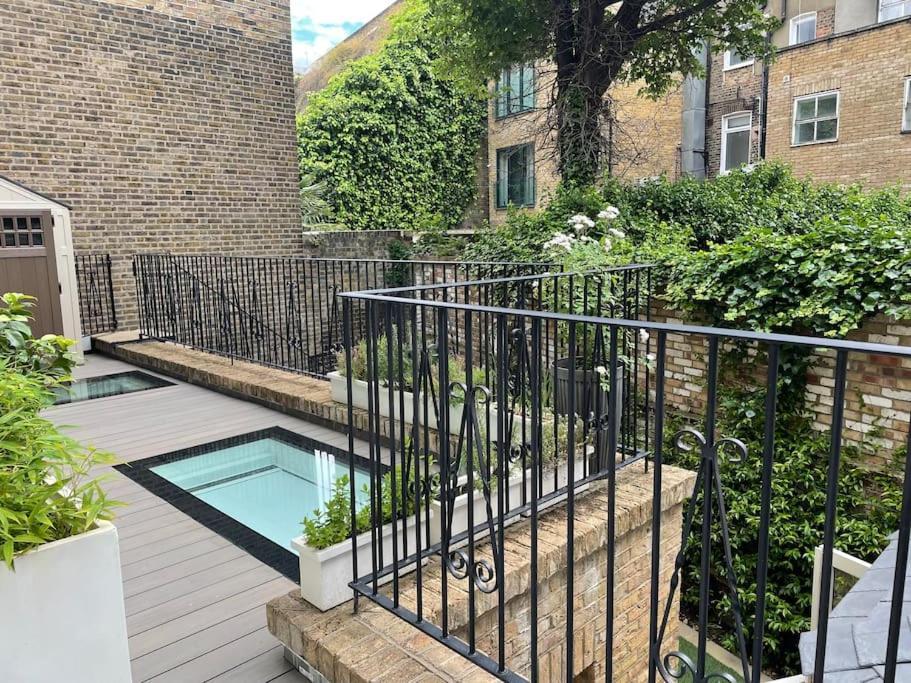 Stylish 3-Bedroom Flat In Kensington 런던 외부 사진