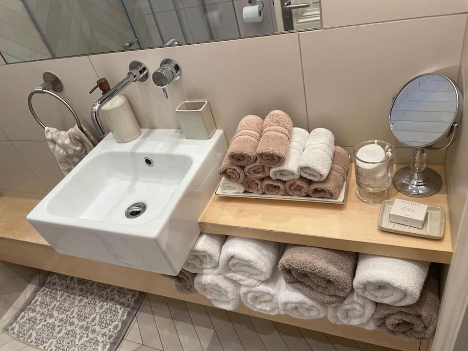 Stylish 3-Bedroom Flat In Kensington 런던 외부 사진